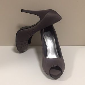 🔘 Gray Heels! 🔘